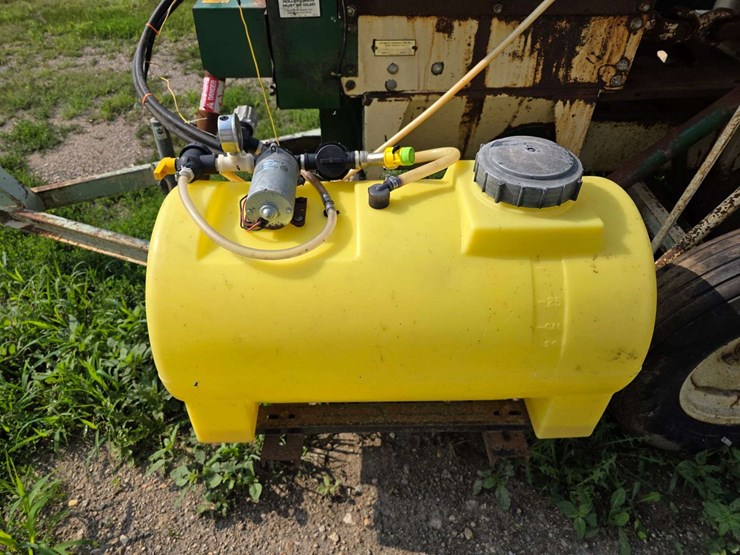 automatic-silage-blower,-set-up-for-high-moisture-corn,-set-up-with-automatic-roller-mill-image-7