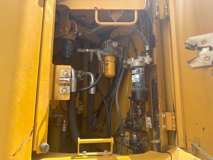 2016-caterpillar-325fl-image-18