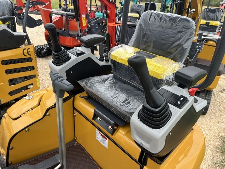 cfg-qk18r-mini-excavator-image-9