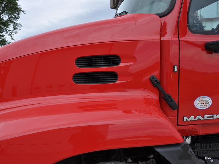 2016-mack-pinnacle-cxu613-t/a-day-cab-truck-tractor-image-12