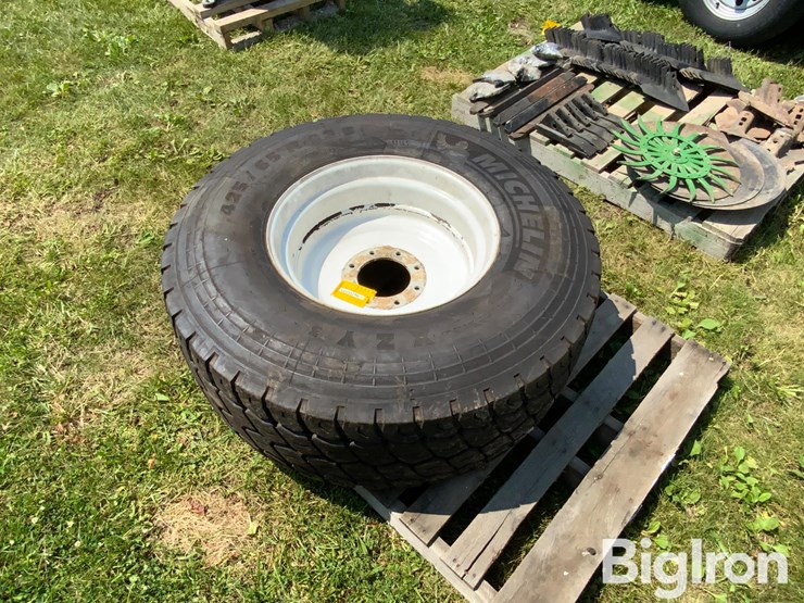 michelin-425/65r22.5-tire-on-8-bolt-rim-image-7