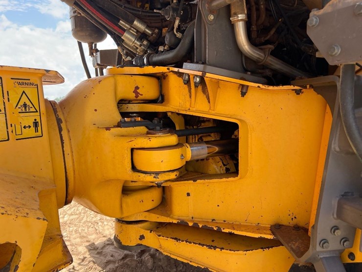 2012-volvo-a40f-image-18