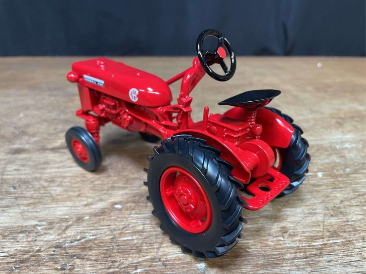 1/16-farmall-cub-2007-red-power-roundup-nib-ertl-image-4