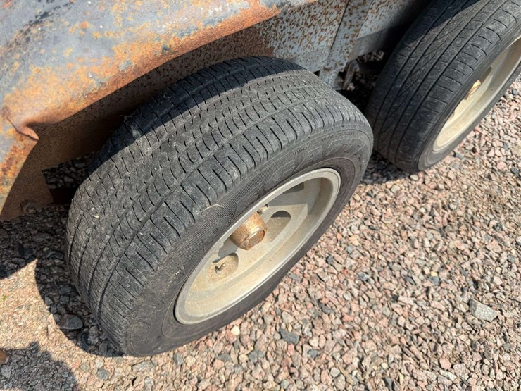 smaller-flatbed-trailer,-76”-x-16’-long,-tandem-axle,-toolbox-in-front,-215/60r15-tires,-*has-title-image-12