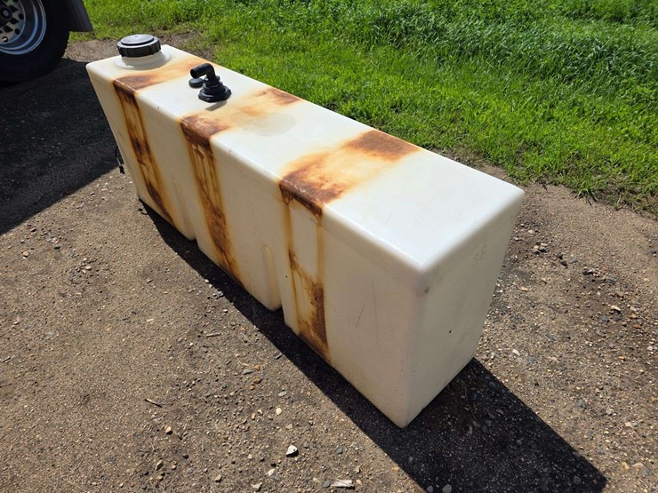 approx-70.5”-x-15”-x-25.5”-poly-tank-image-1