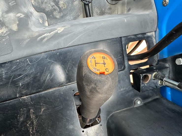 2005-new-holland-tn75a-image-45