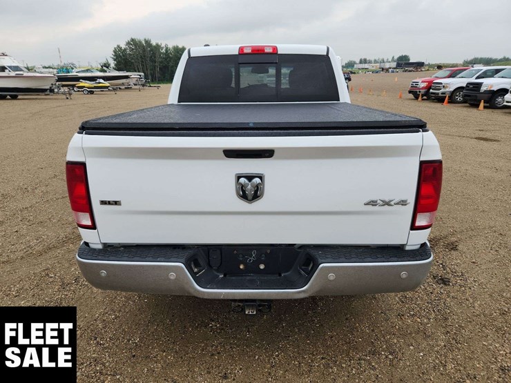 2015-ram-1500-slt-image-15
