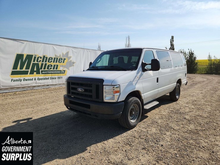 2014-ford-cargo-image-1