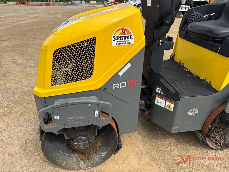 2021-wacker-rd12-double-drum-roller-image-6