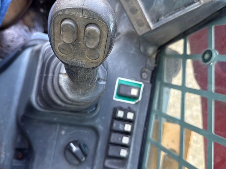 takeuchi-tl10v2-image-17