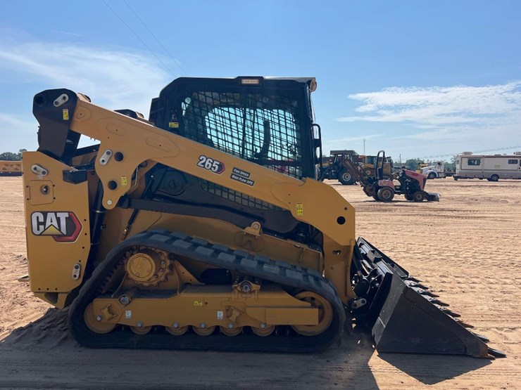 2025-caterpillar-265-skid-steer-image-5