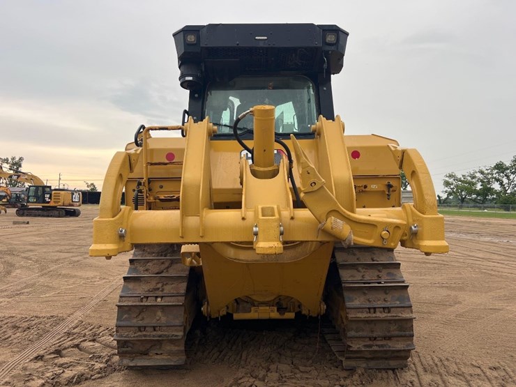 2019-caterpillar-d6-image-3