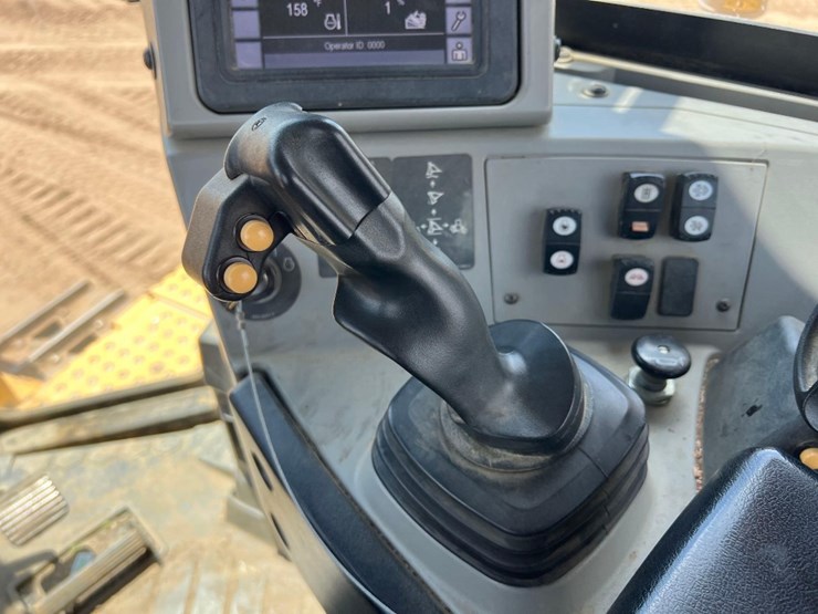 2015-caterpillar-d9t-image-31