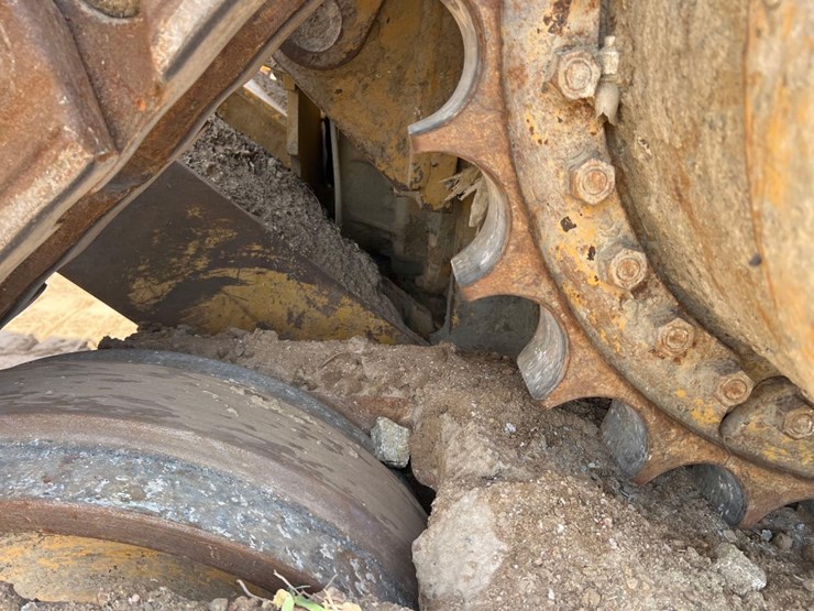 2015-caterpillar-d9t-image-14