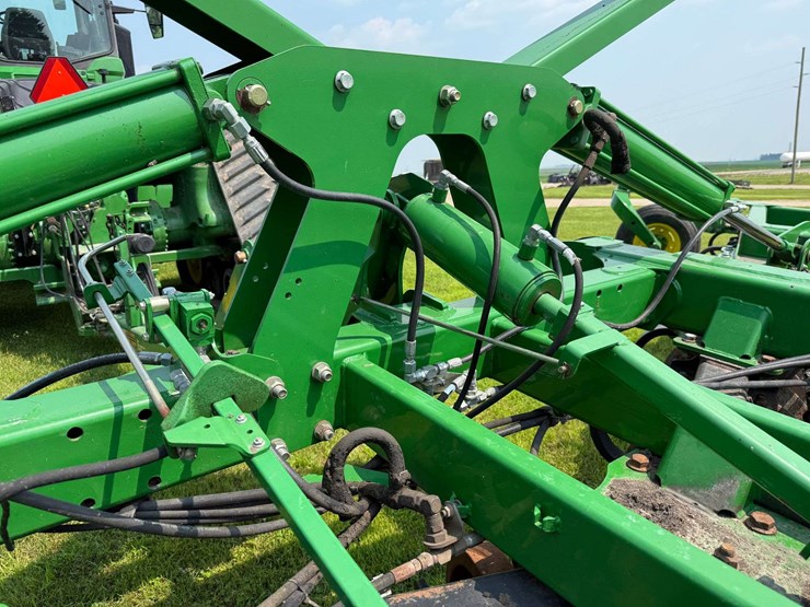2013-john-deere-2623-image-22