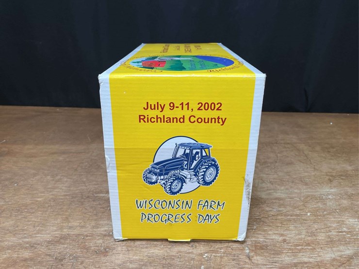1/16-case-ih-mx110-2002-wisconsin-nib-ertl-image-16