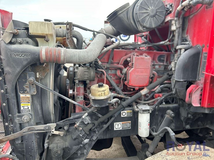 2009-peterbilt-384-image-13