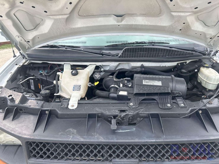 2017-chevrolet-express-2500-image-14