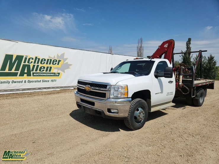 2013-chevrolet-silverado-3500hd-image-1