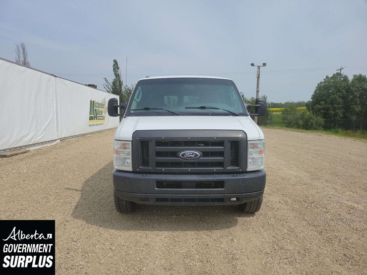 2014-ford-cargo-image-5