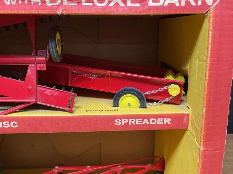 1/16-mf-275-farm-set-nib-ertl-image-4