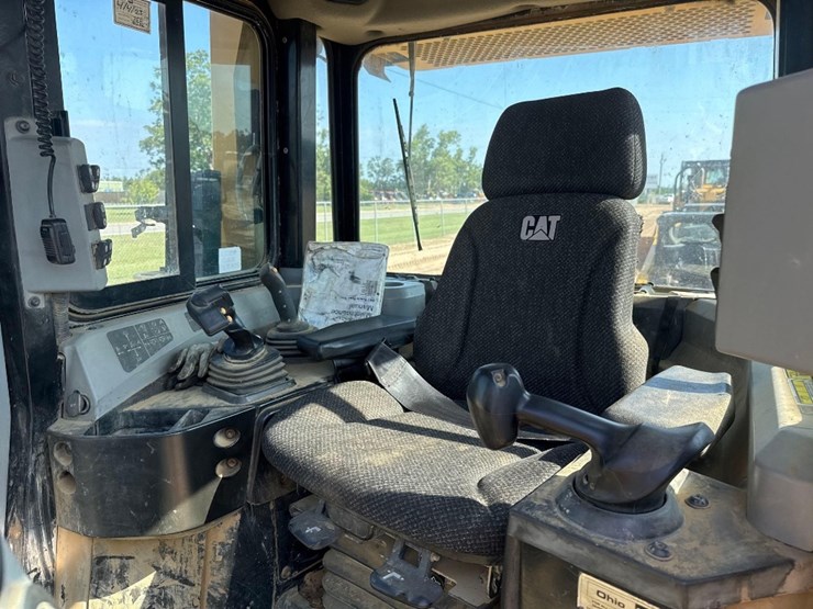 caterpillar-d6t-xl-image-26