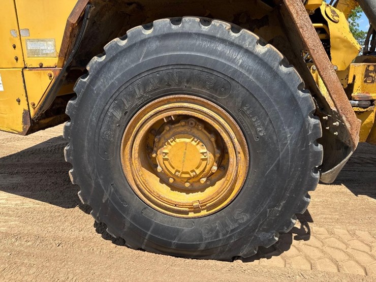 1998-caterpillar-d250e-image-10