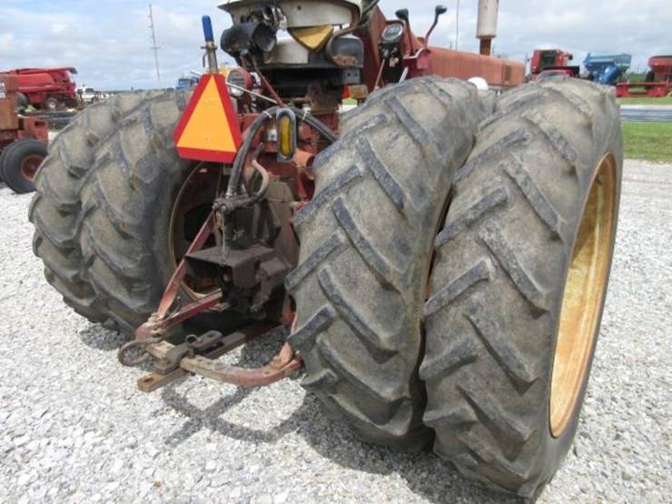 ih-farmall-706-tractor-image-7