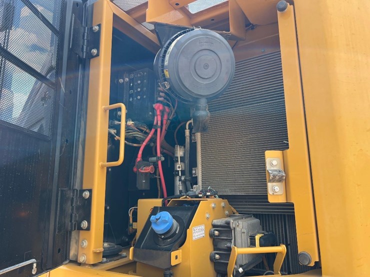 caterpillar-325fl-image-31