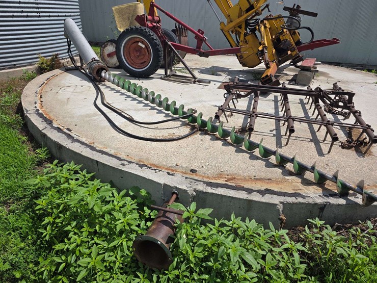 6”-to-8”-incline-auger-for-18’-bin-with-hydraulic-drive,-stainless-steel-tube-image-9