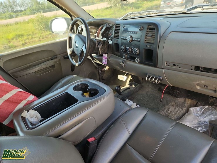 2011-chevrolet-silverado-3500hd-image-15