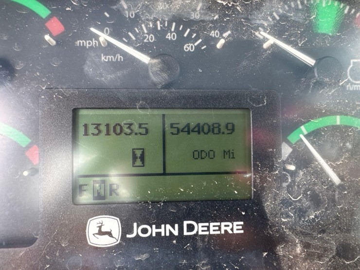 2014-deere-250d-image-24