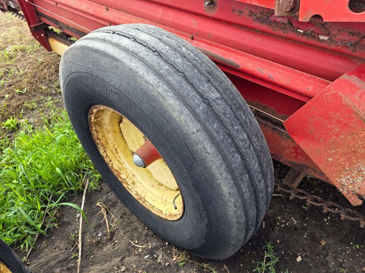 new-holland-520-image-15
