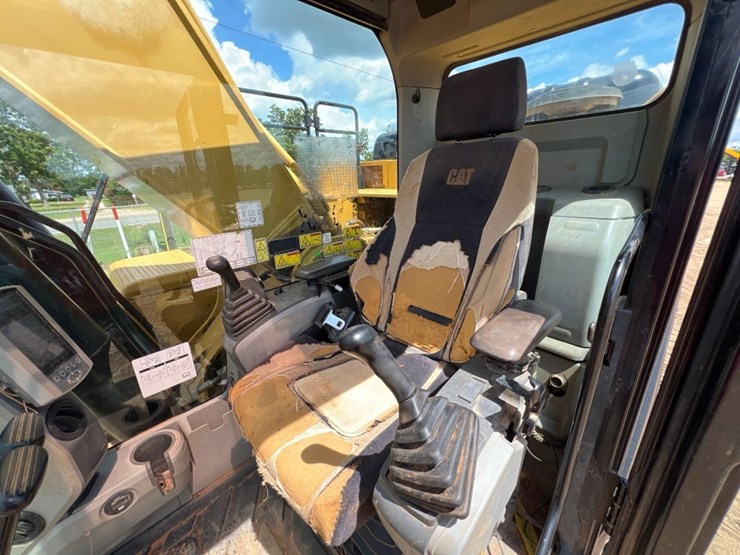 2016-caterpillar-336fl-image-39