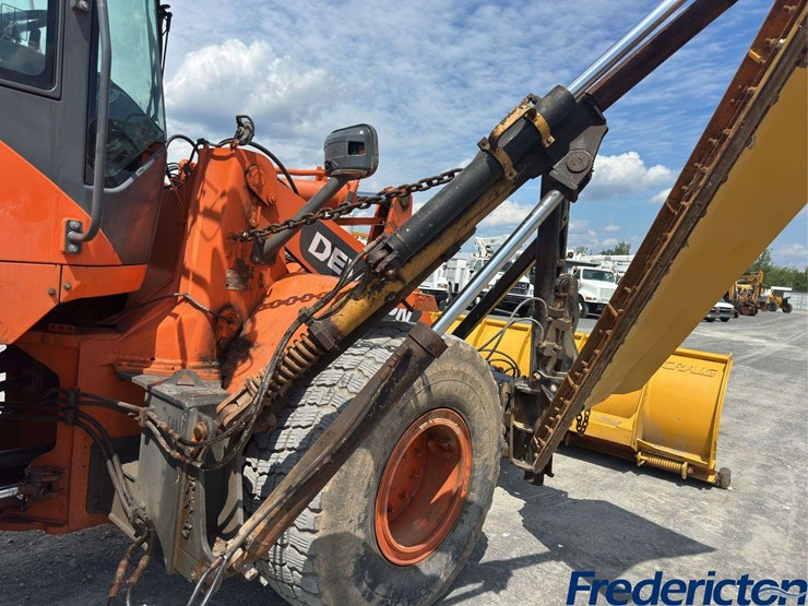 2014-doosan-dl250-image-16