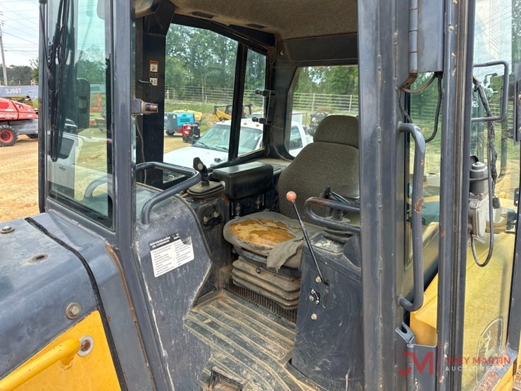2010-deere-850j-image-11
