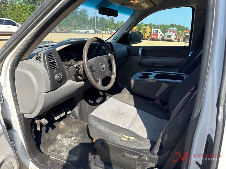 2009-cheverolet-silverado-pickup-truck-image-15