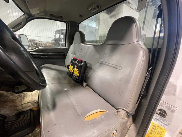 2005-ford-f550-xl-image-29