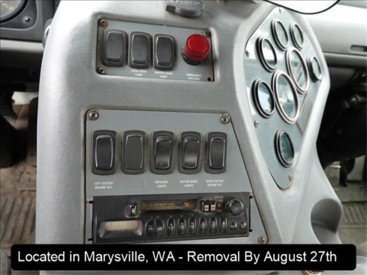 2002-gmc-t7500-image-17