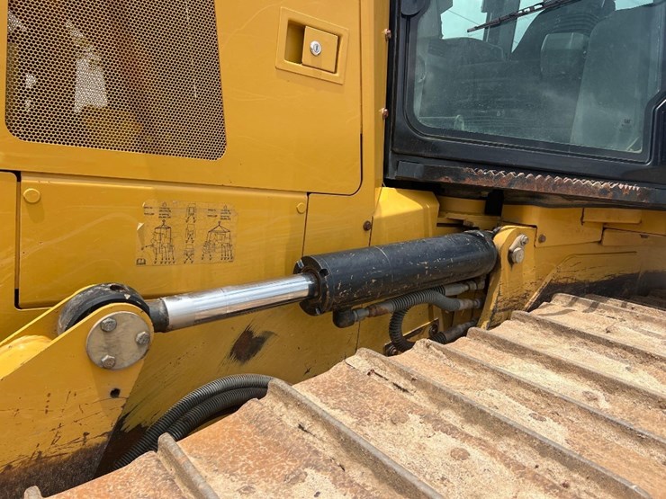 2015-caterpillar-d6k2-xl-image-11