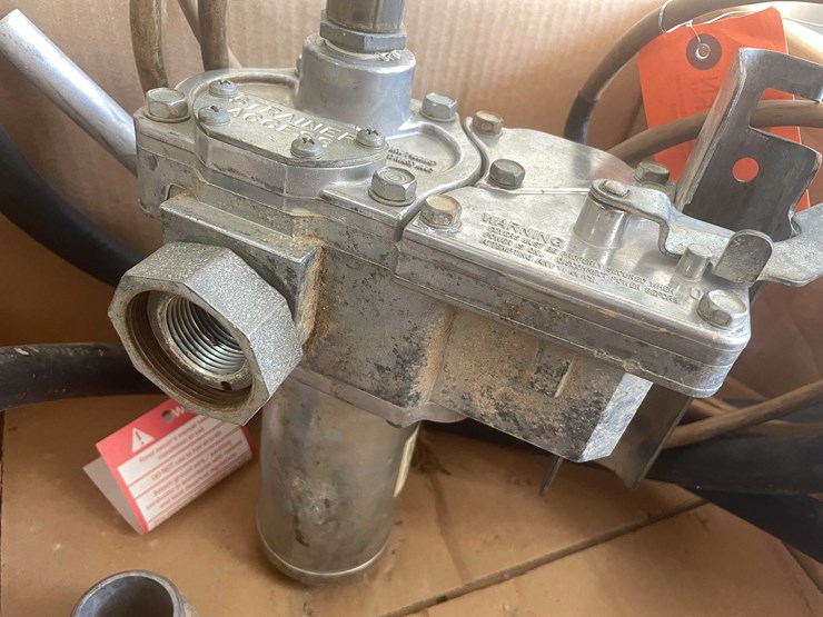 #8604-•-gas-pump-and-filler-handel-image-5