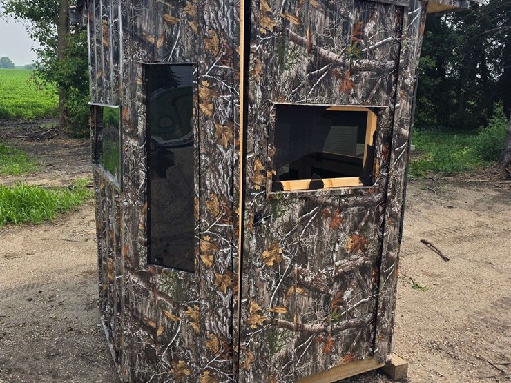 deer-stand-(tipped-in-storm,-see-photos),-insulated,-carpeted,-drop-down-windows,-approx-6’-x-6’,-bu-image-2