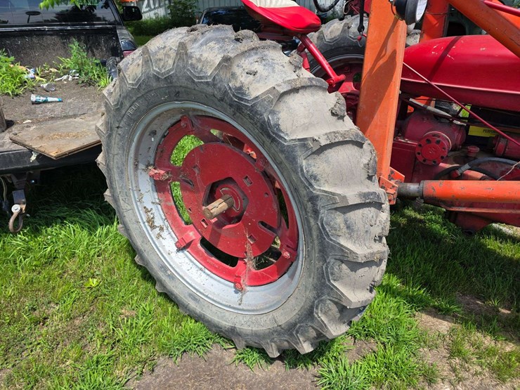 farmall-h-with-dual-loader,-wide-front,-6.00-16-fronts,-13.6-38-rears,-540-pto-with-loader-pump,-whe-image-28