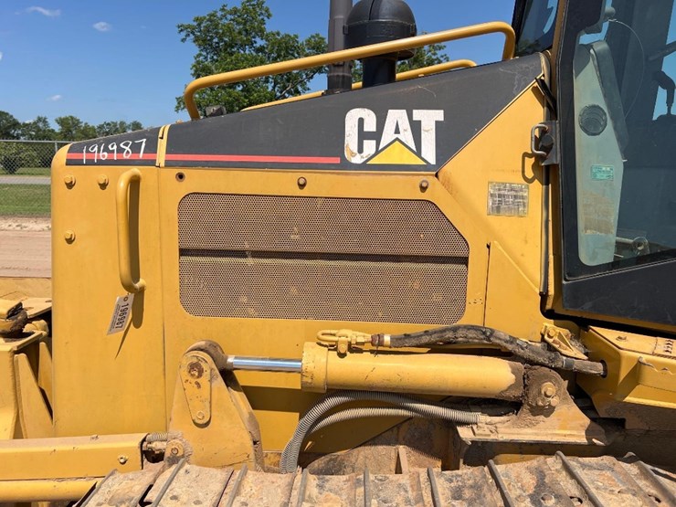 2004-caterpillar-d3g-xl-image-28