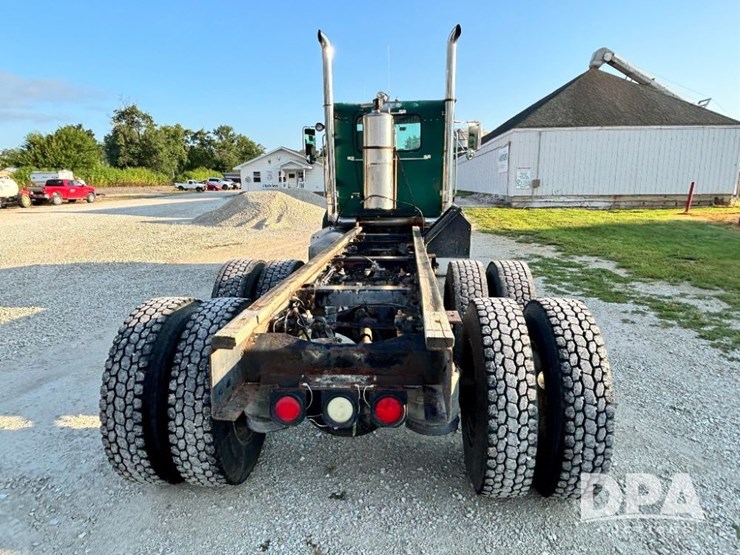 1993-peterbilt-377-image-8