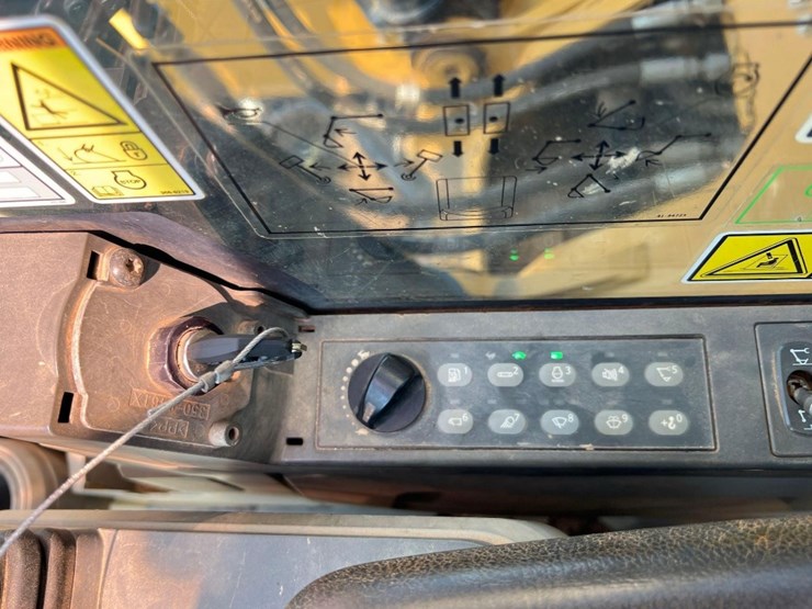 caterpillar-325fl-image-38
