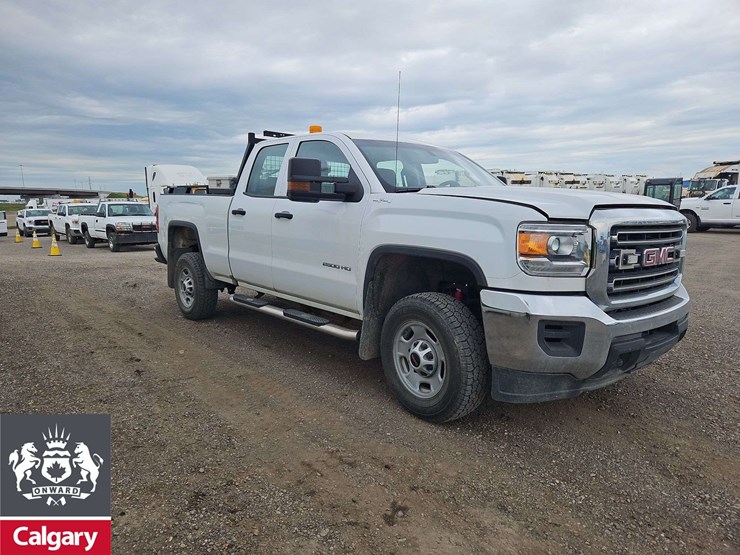 2017-gmc-sierra-2500hd-image-1