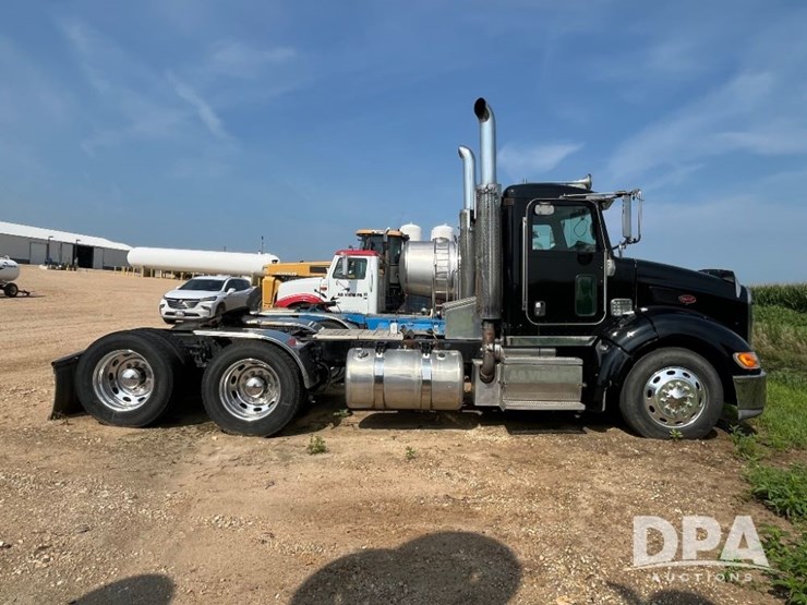 2008-peterbilt-384-image-6