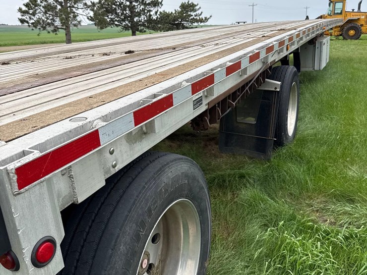 2010-wilson-97-1/2"-x-48ft-semi-flatbed-trailer-image-23