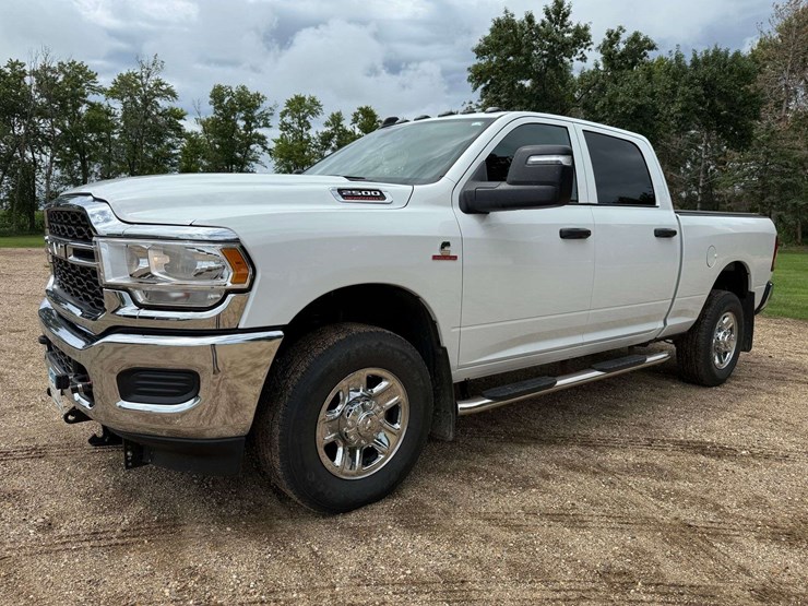2024-ram-2500-tradesman-image-1